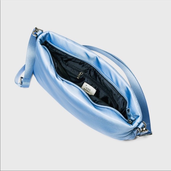 ⛔️SOLD⛔️Crossbody Bag - Picture 3 of 5